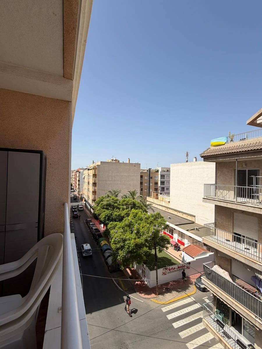 2 bedroom Apartment for sale in Torrevieja - € 139,900 (Ref: 10115909)