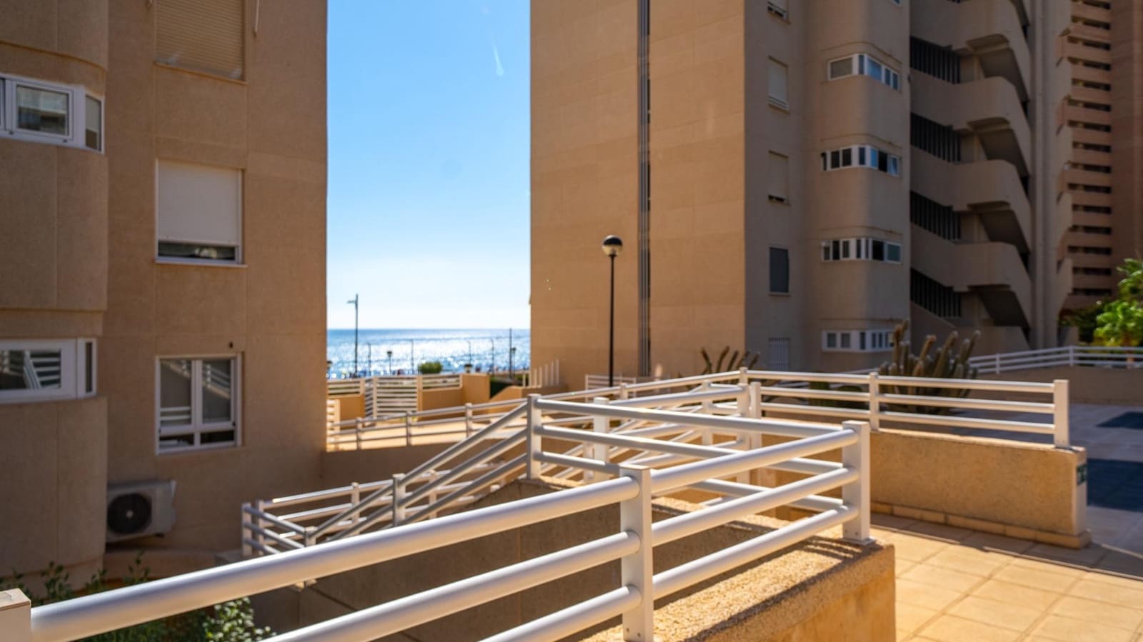3 sypialnia Apartament na sprzedaż w Playa de Muchavista z basenem garażem - 750 000 € (Ref: 10115912)