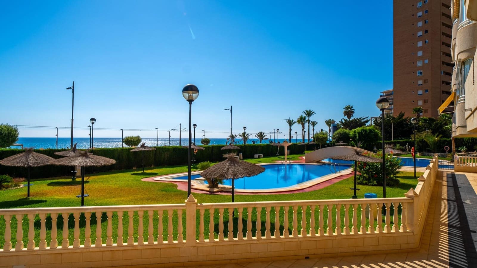 3 sypialnia Apartament na sprzedaż w Playa de Muchavista z basenem garażem - 750 000 € (Ref: 10115912)