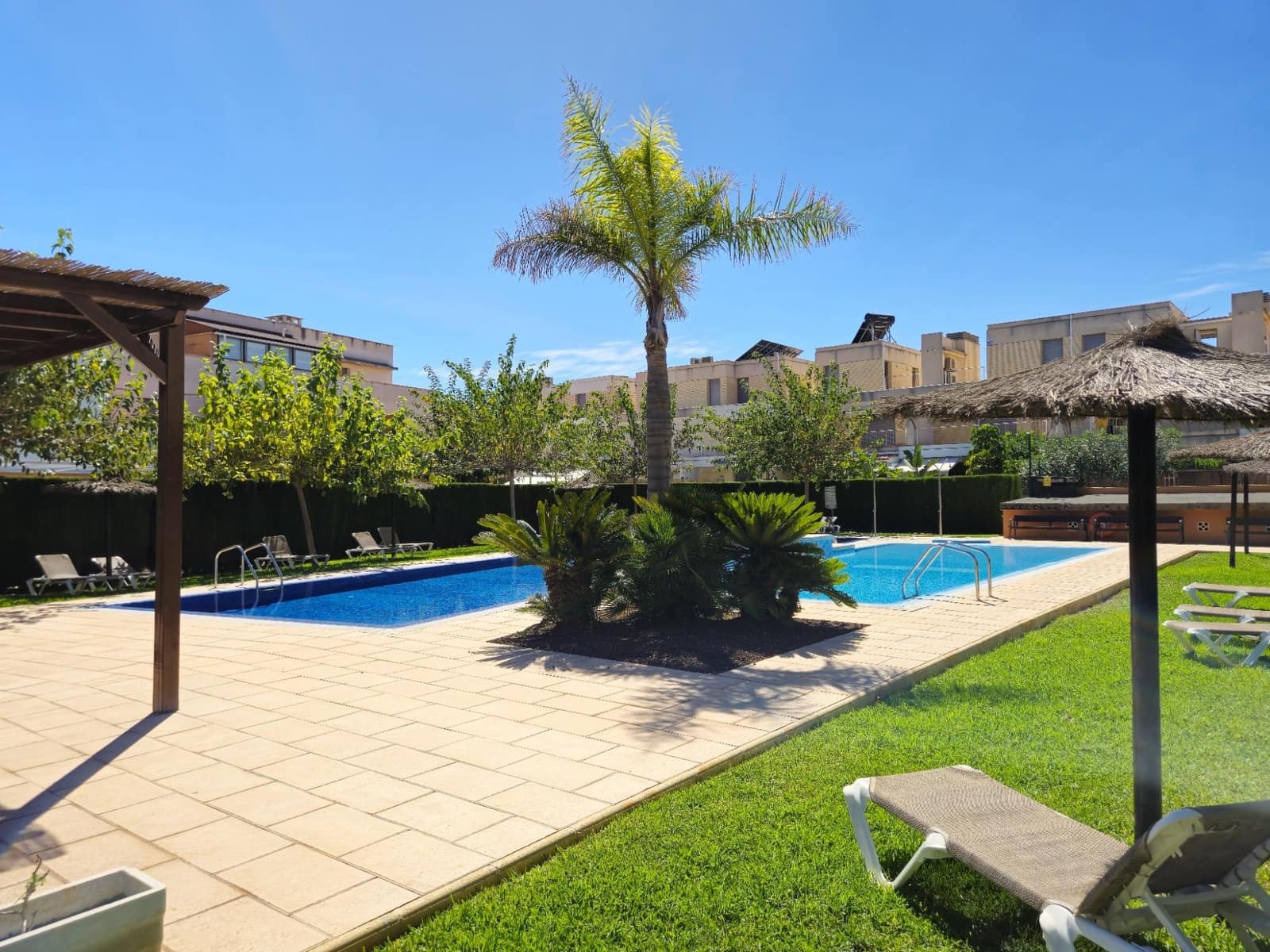 5 soveværelse Rækkehus til salg i Playa de San Juan med swimmingpool garage - € 750.000 (Ref: 10136098)