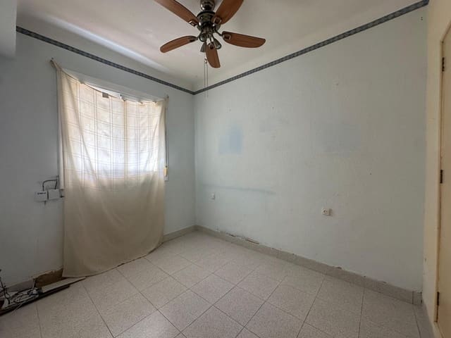 2 soveværelse Lejlighed til salg i Alicante by - € 90.000 (Ref: 10139752)