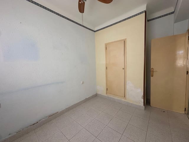 2 soveværelse Lejlighed til salg i Alicante by - € 90.000 (Ref: 10139752)