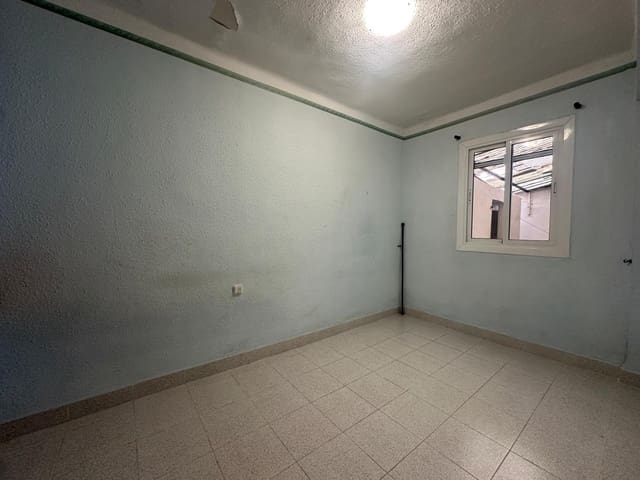 2 soveværelse Lejlighed til salg i Alicante by - € 90.000 (Ref: 10139752)