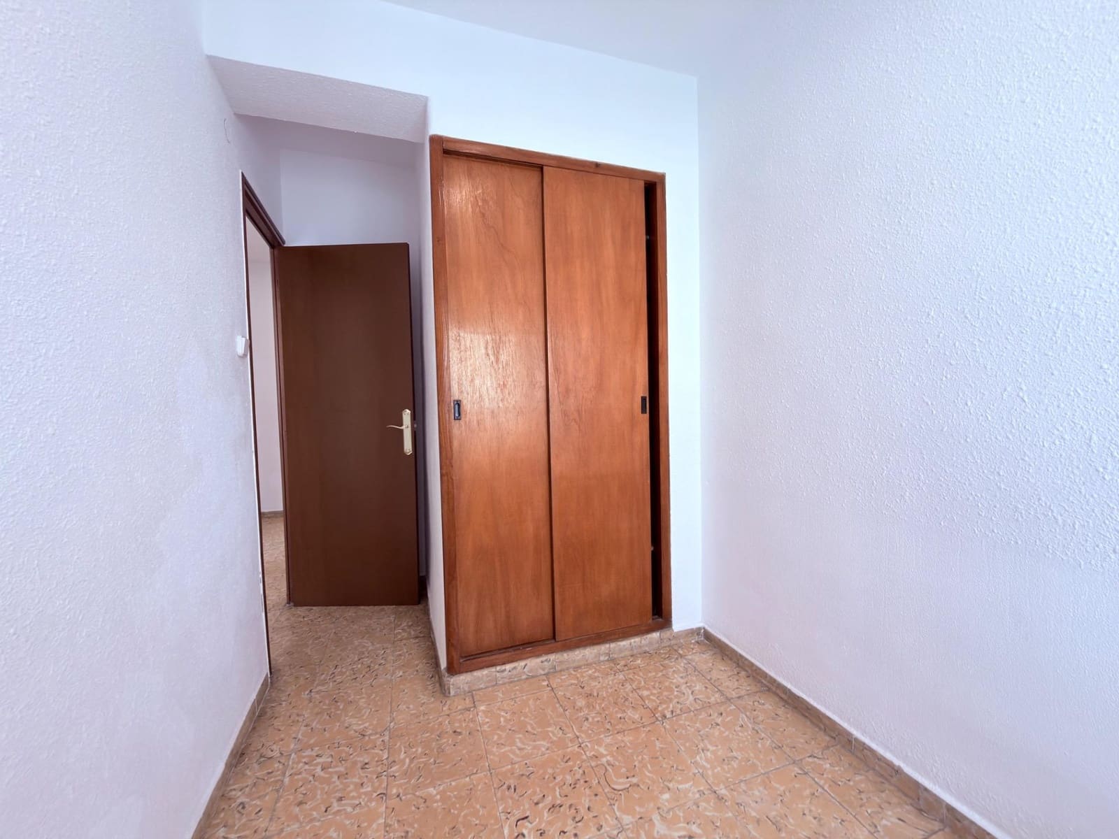 3 makuuhuone Asunto myytävänä paikassa Alicante kaupunki - 139 000 € (Ref: 10139756)