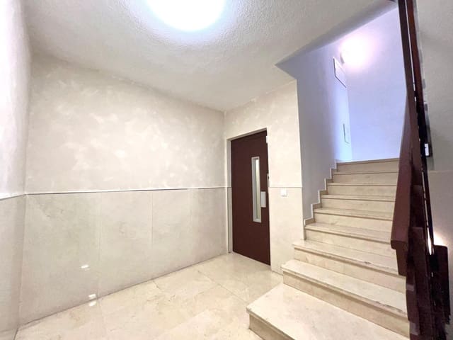 4 chambre Appartement à vendre à Puerto Deportivo, Torrevieja - 215 000 € (Ref: 10148863)