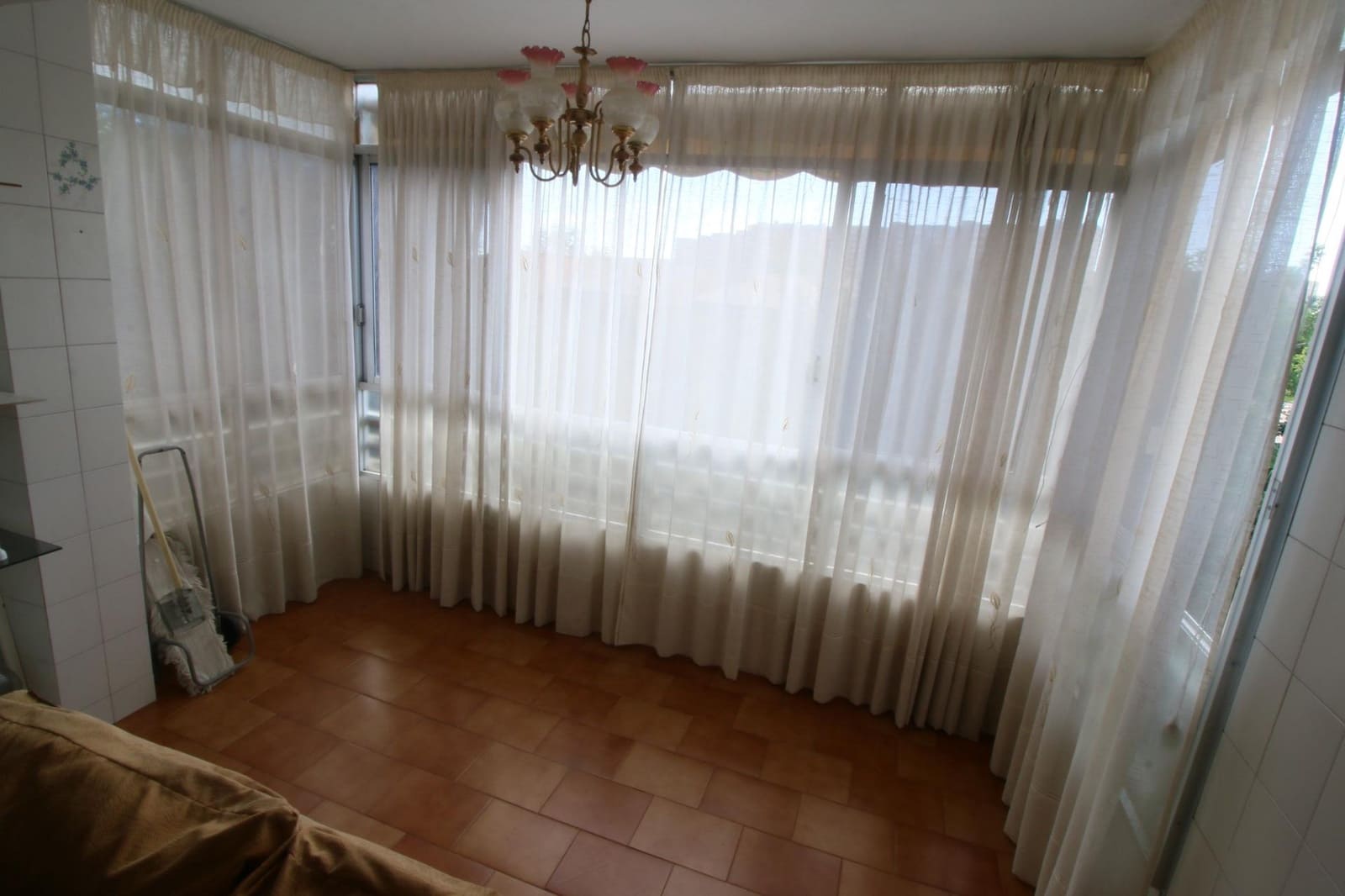 3 bedroom Flat for sale in Alicante / Alacant city with garage - € 120,000 (Ref: 10157975)