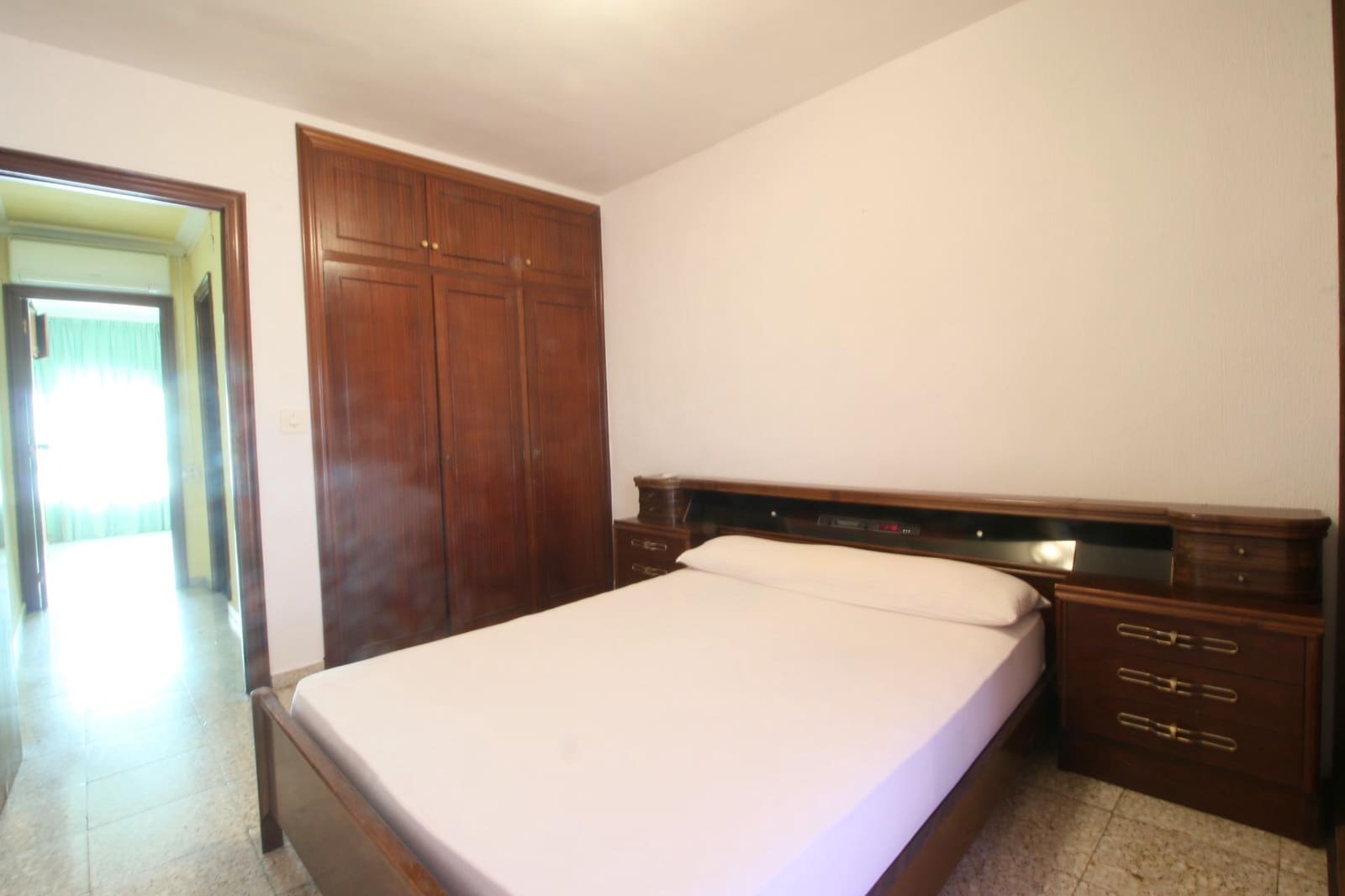 3 bedroom Flat for sale in Alicante / Alacant city with garage - € 120,000 (Ref: 10157975)