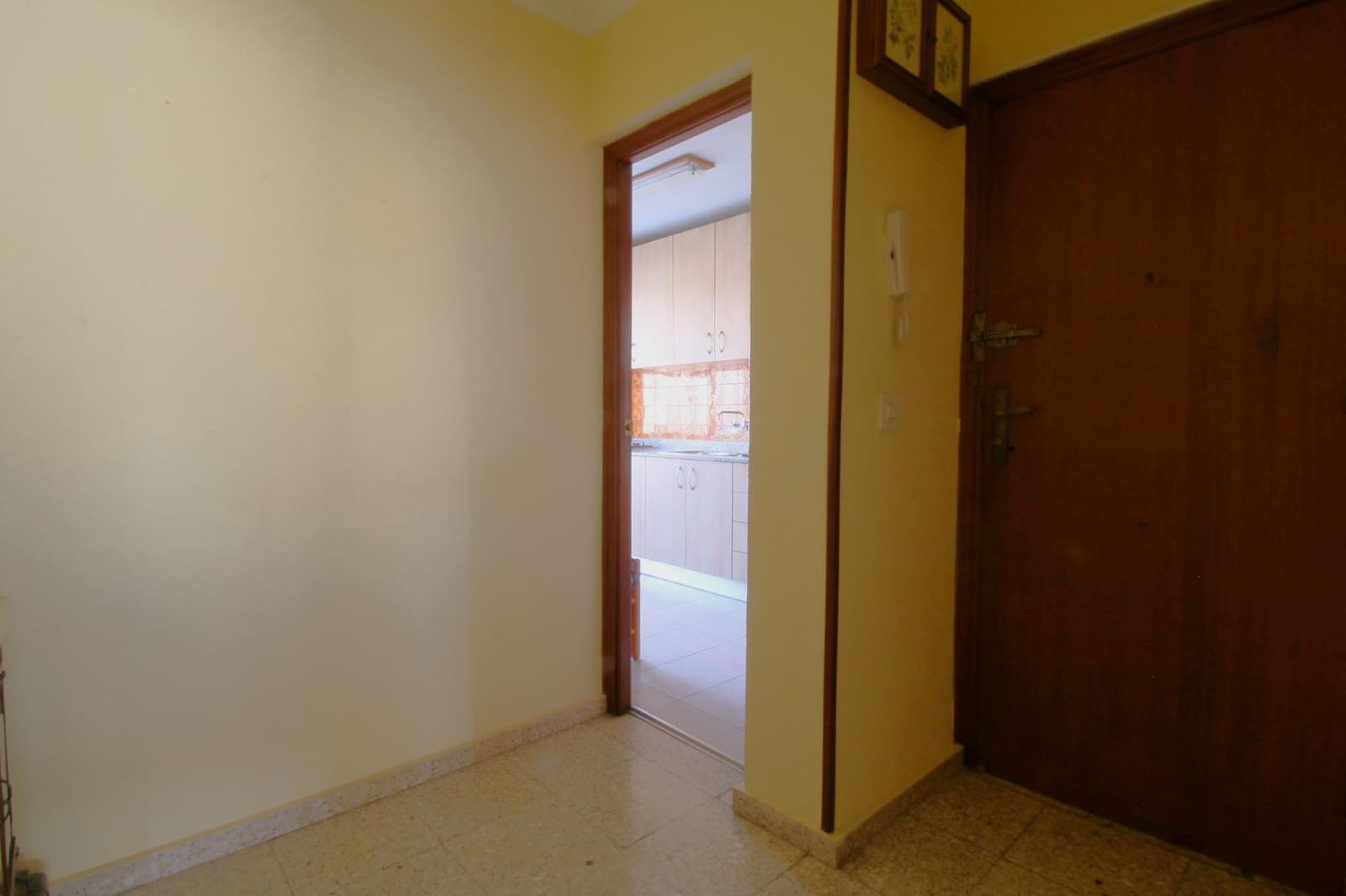 3 bedroom Flat for sale in Alicante / Alacant city with garage - € 120,000 (Ref: 10157975)
