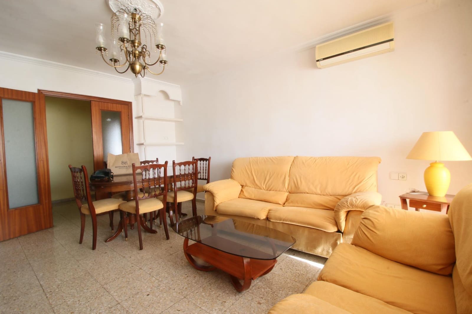 3 bedroom Flat for sale in Alicante / Alacant city with garage - € 120,000 (Ref: 10157975)