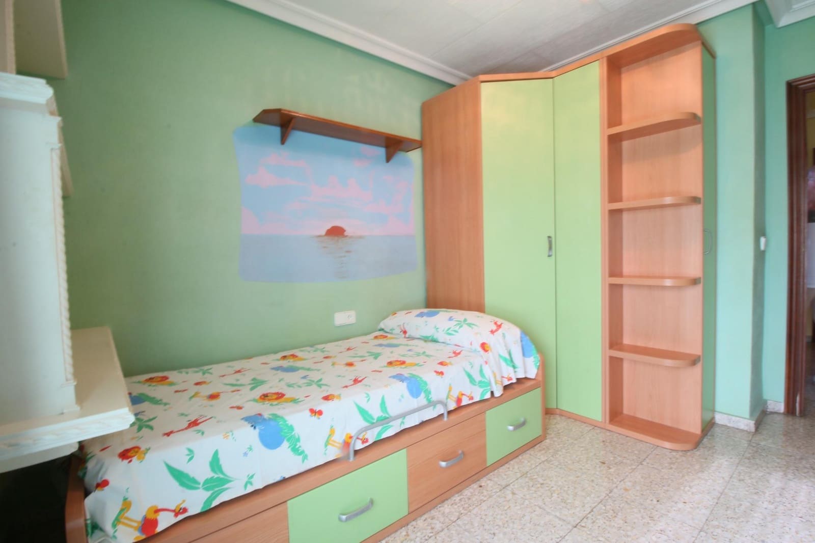3 bedroom Flat for sale in Alicante / Alacant city with garage - € 120,000 (Ref: 10157975)