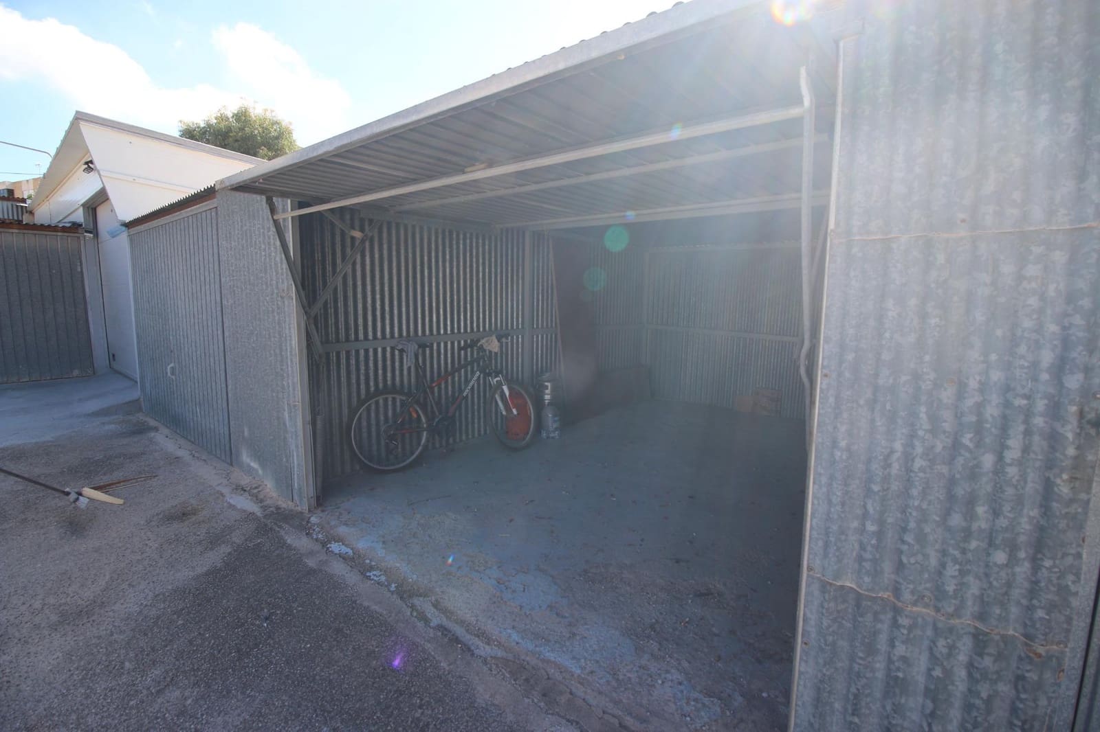 3 bedroom Flat for sale in Alicante / Alacant city with garage - € 120,000 (Ref: 10157975)