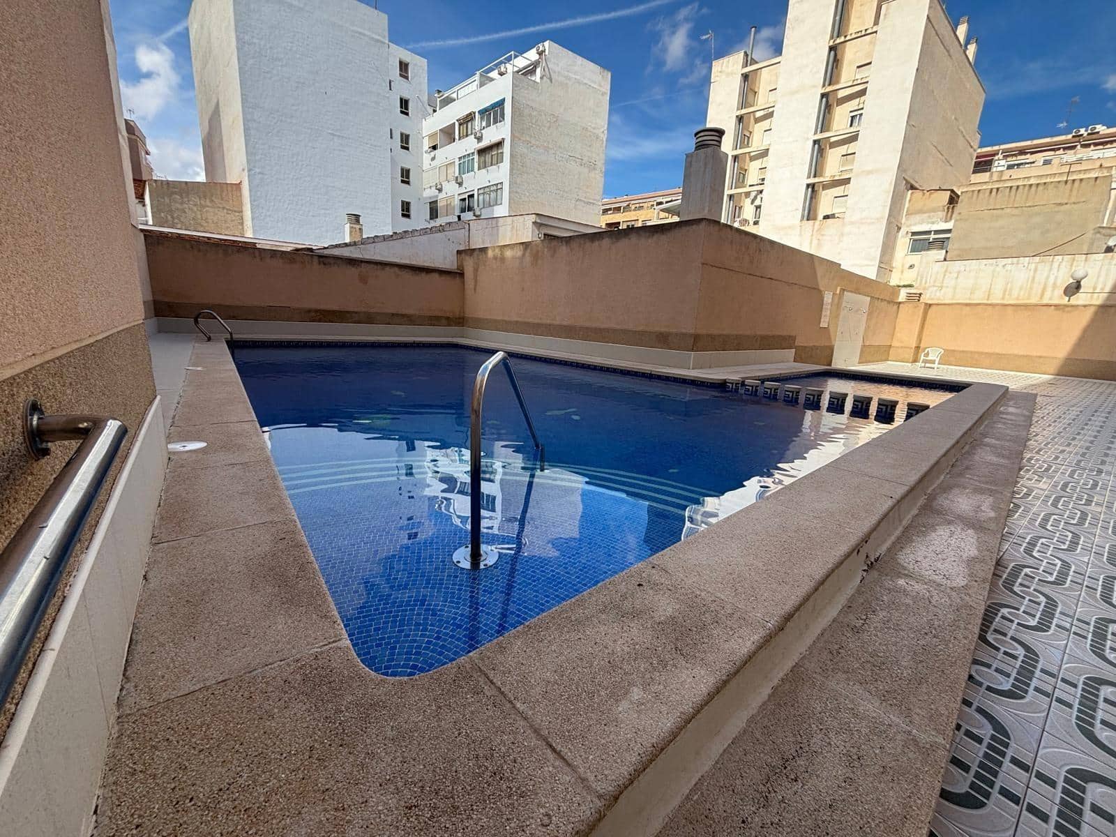2 sypialnia Penthouse na sprzedaż w Torrevieja z basenem garażem - 137 900 € (Ref: 10159747)