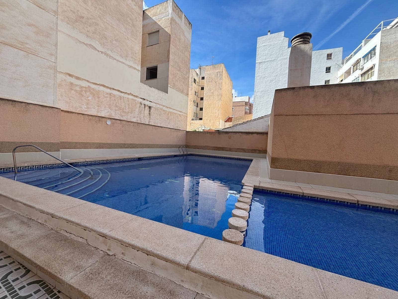 2 sypialnia Penthouse na sprzedaż w Torrevieja z basenem garażem - 137 900 € (Ref: 10159747)