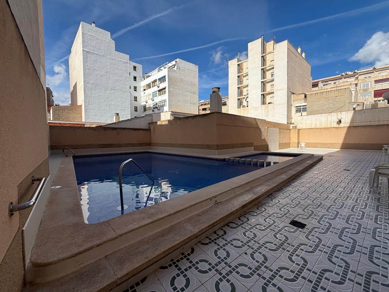 2 sypialnia Penthouse na sprzedaż w Torrevieja z basenem garażem - 137 900 € (Ref: 10159747)