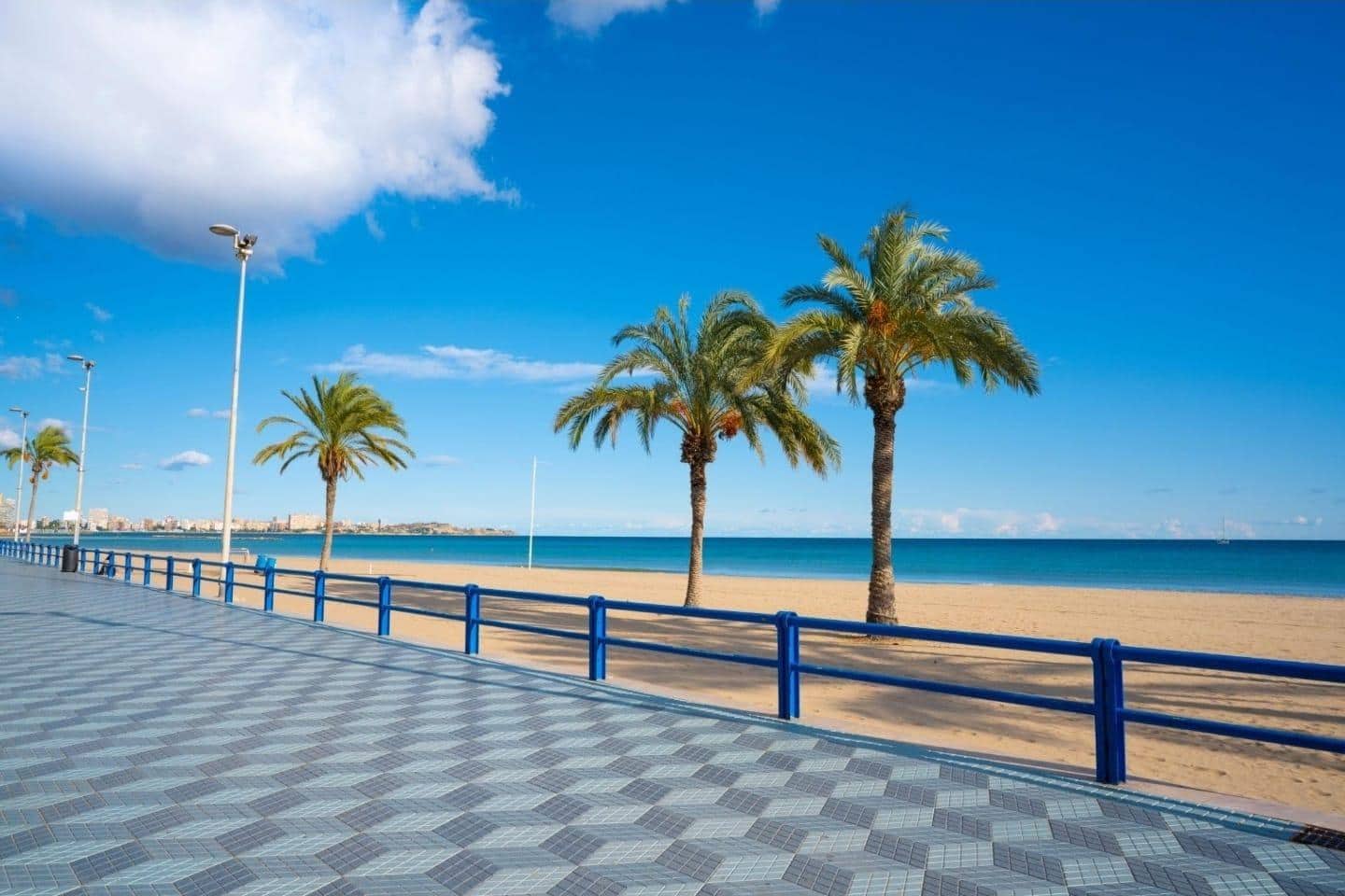 3 soveværelse Lejlighed til salg i Alicante by - € 120.000 (Ref: 10168475)