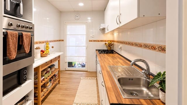 3 soveværelse Lejlighed til salg i Alicante by - € 120.000 (Ref: 10168475)