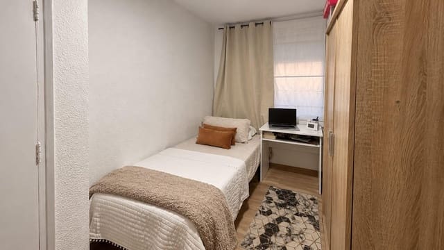 3 soveværelse Lejlighed til salg i Alicante by - € 120.000 (Ref: 10168475)
