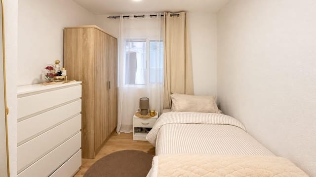 3 soveværelse Lejlighed til salg i Alicante by - € 120.000 (Ref: 10168475)
