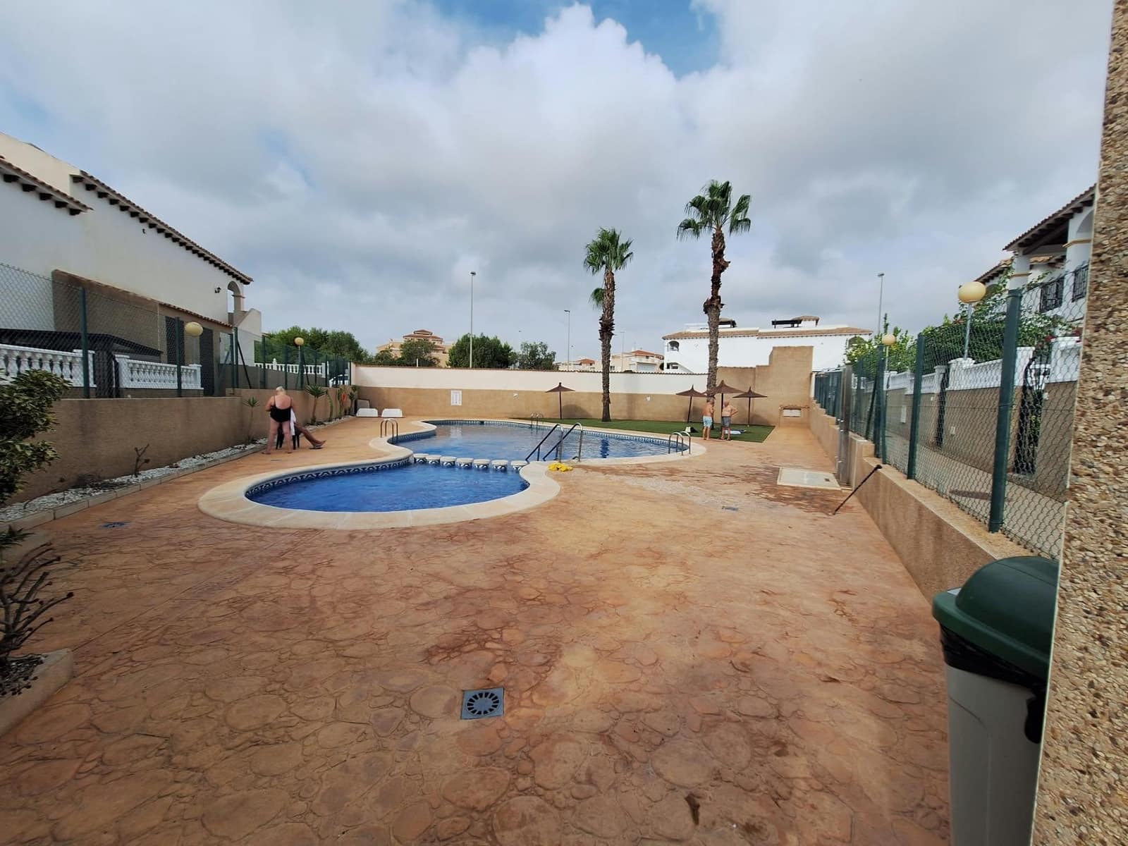 2 bedroom Terraced Villa for rent in Orihuela Costa with pool garage - € 1,100 (Ref: 10177191)