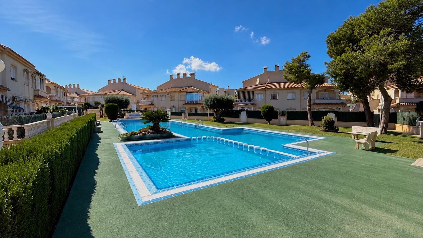 2 slaapkamer Bungalow te koop in Torrevieja met zwembad - € 199.000 (Ref: 10177196)