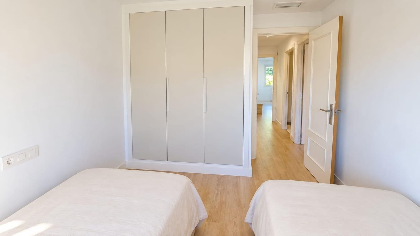 4 quarto Moradia em Banda para venda em Alicante cidade com piscina garagem - 650 000 € (Ref: 10180659)