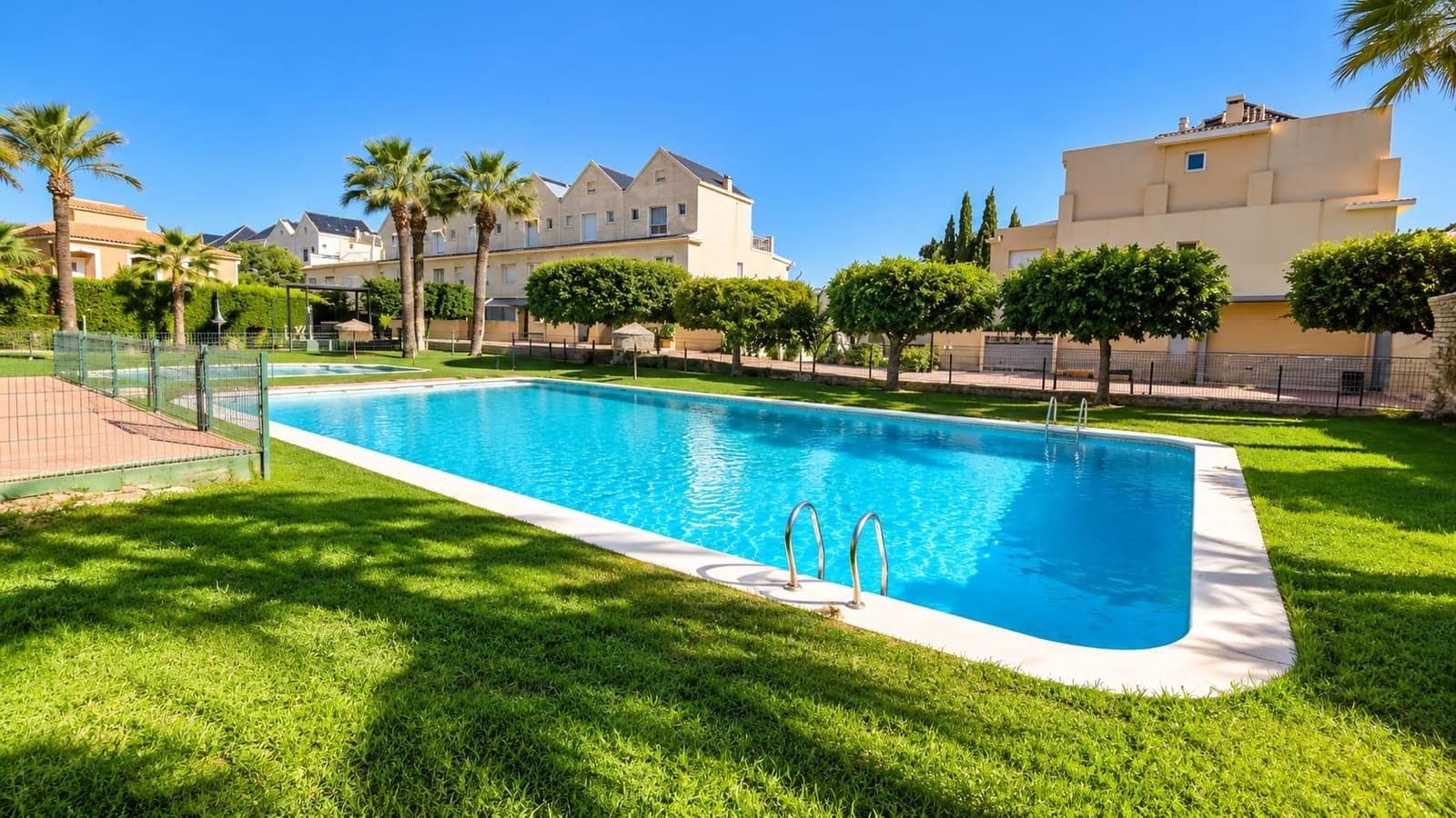 4 quarto Moradia em Banda para venda em Alicante cidade com piscina garagem - 650 000 € (Ref: 10180659)