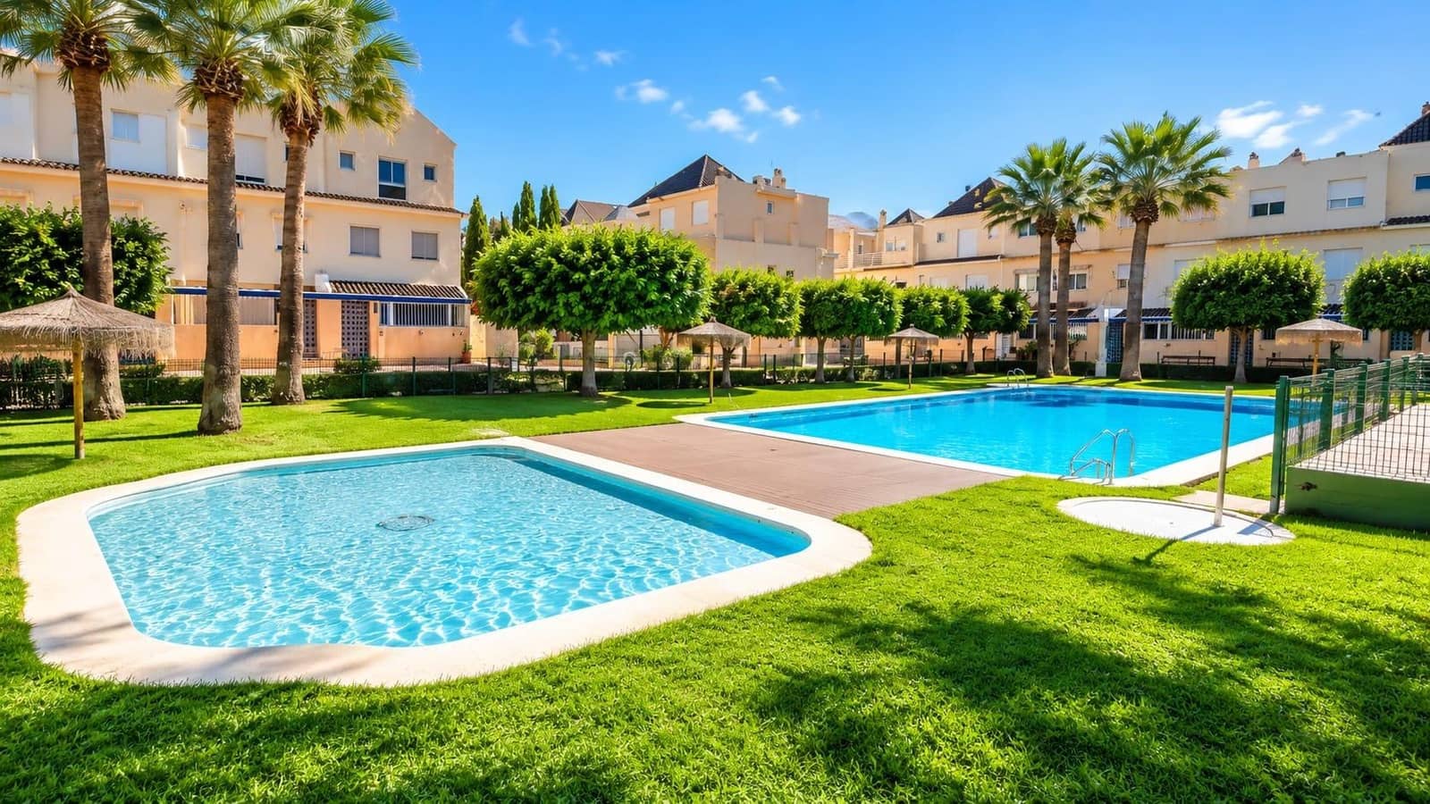 4 quarto Moradia em Banda para venda em Alicante cidade com piscina garagem - 650 000 € (Ref: 10180659)
