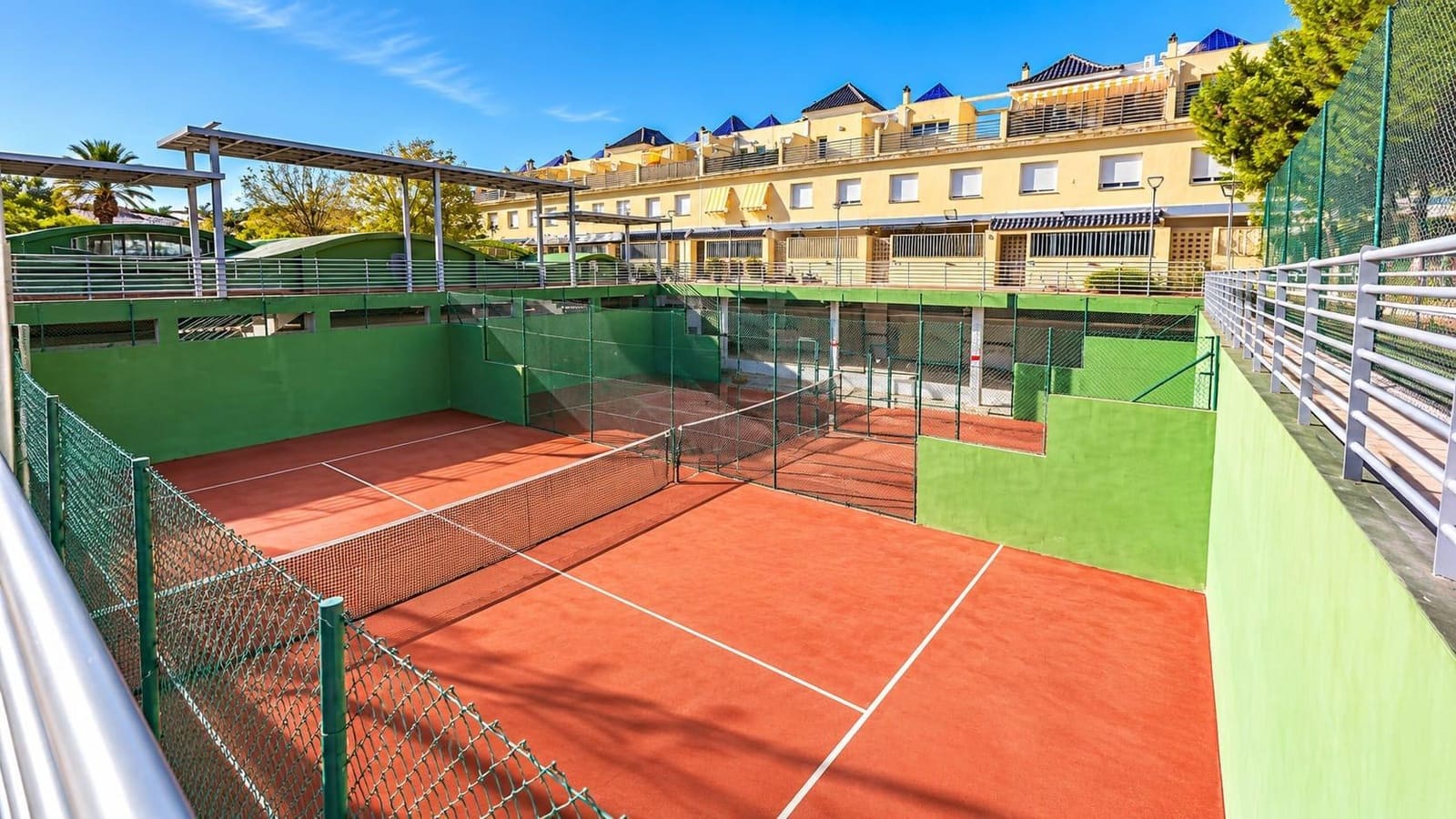 4 quarto Moradia em Banda para venda em Alicante cidade com piscina garagem - 650 000 € (Ref: 10180659)