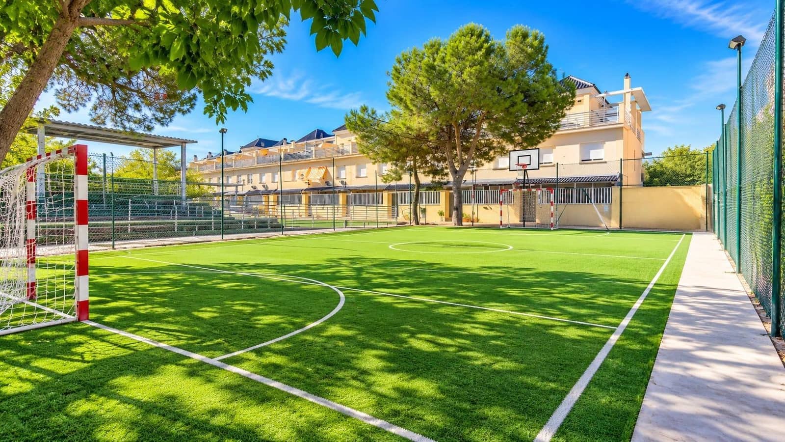 4 quarto Moradia em Banda para venda em Alicante cidade com piscina garagem - 650 000 € (Ref: 10180659)
