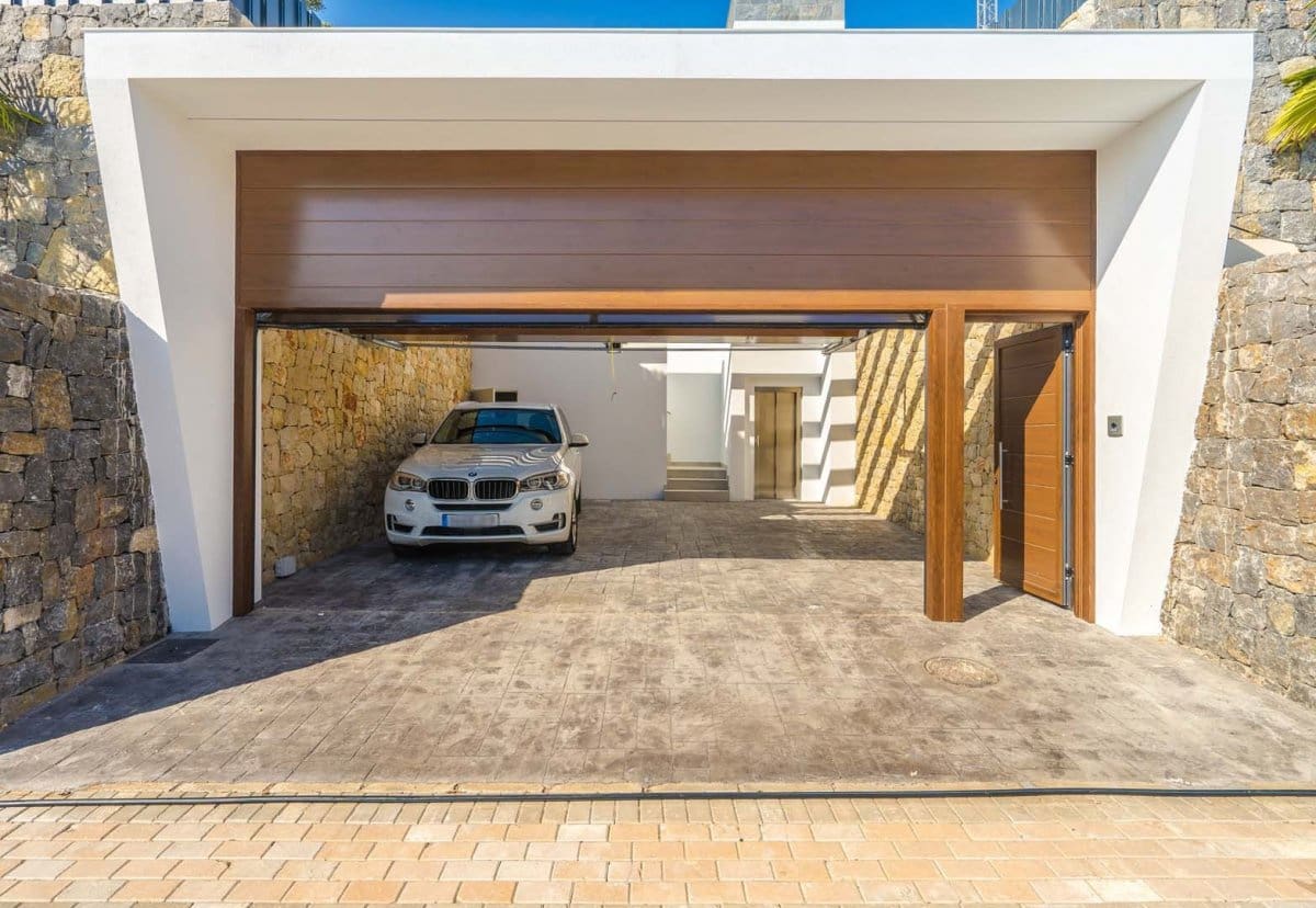 5 bedroom Villa for sale in Finestrat with pool garage - € 2,100,000 (Ref: 4968102)