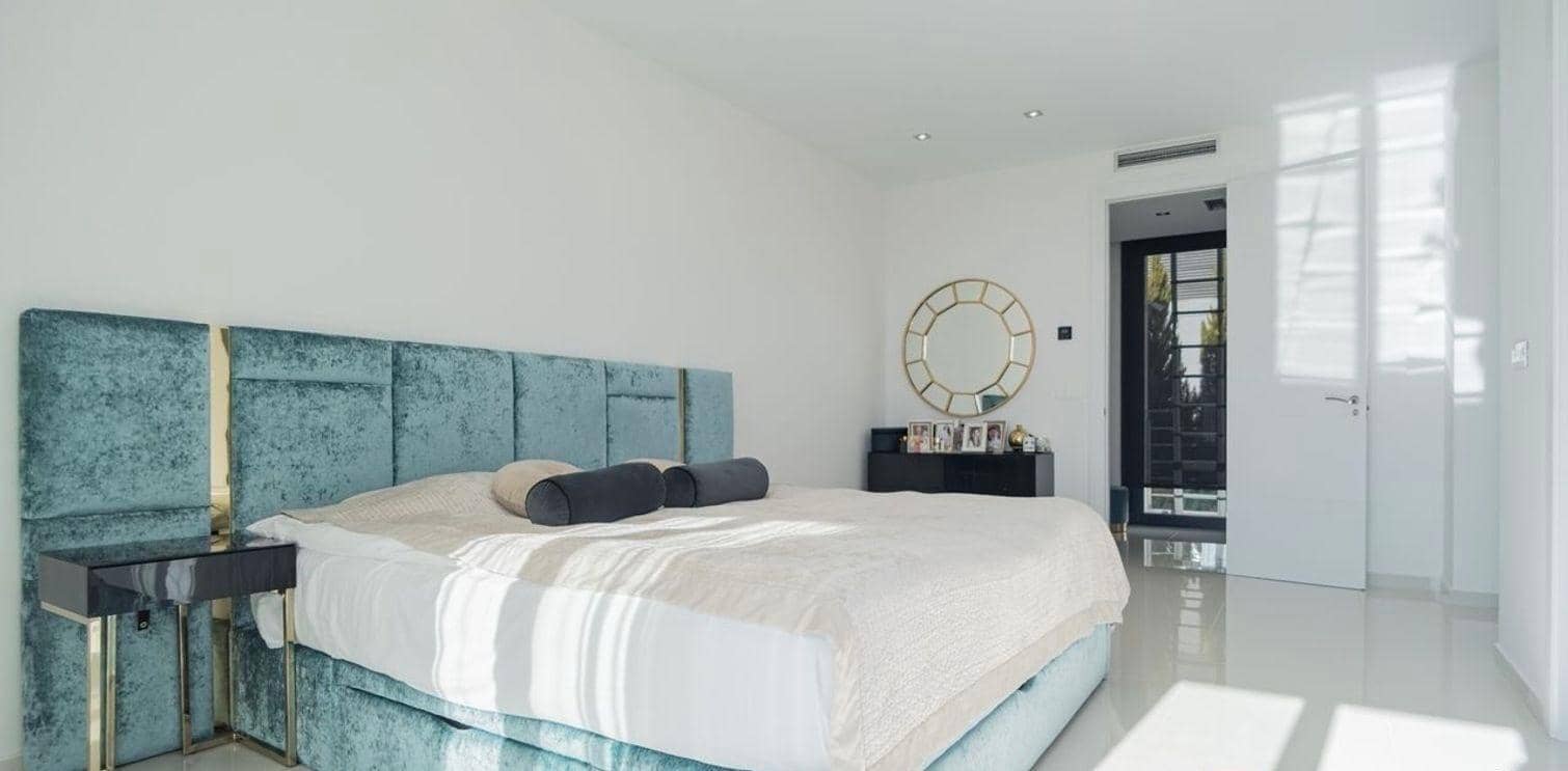 5 bedroom Villa for sale in Finestrat with pool garage - € 2,100,000 (Ref: 4968102)