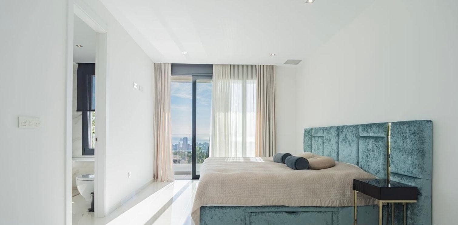 5 bedroom Villa for sale in Finestrat with pool garage - € 2,100,000 (Ref: 4968102)