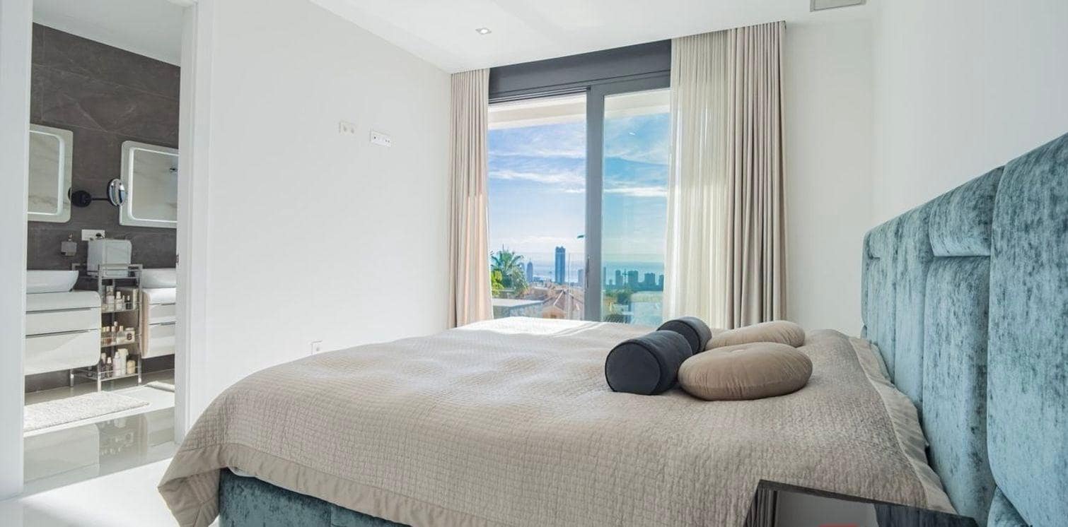 5 bedroom Villa for sale in Finestrat with pool garage - € 2,100,000 (Ref: 4968102)