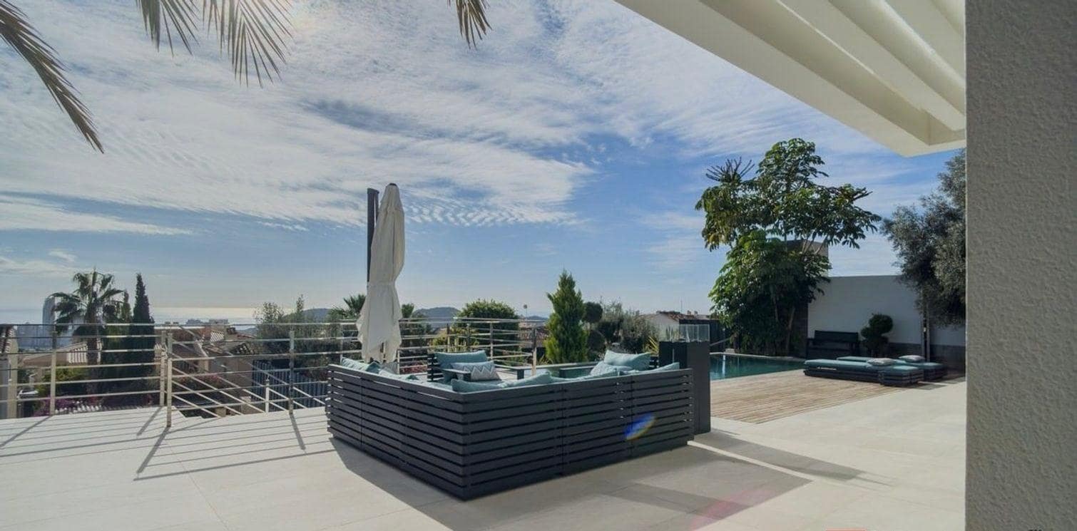 5 bedroom Villa for sale in Finestrat with pool garage - € 2,100,000 (Ref: 4968102)