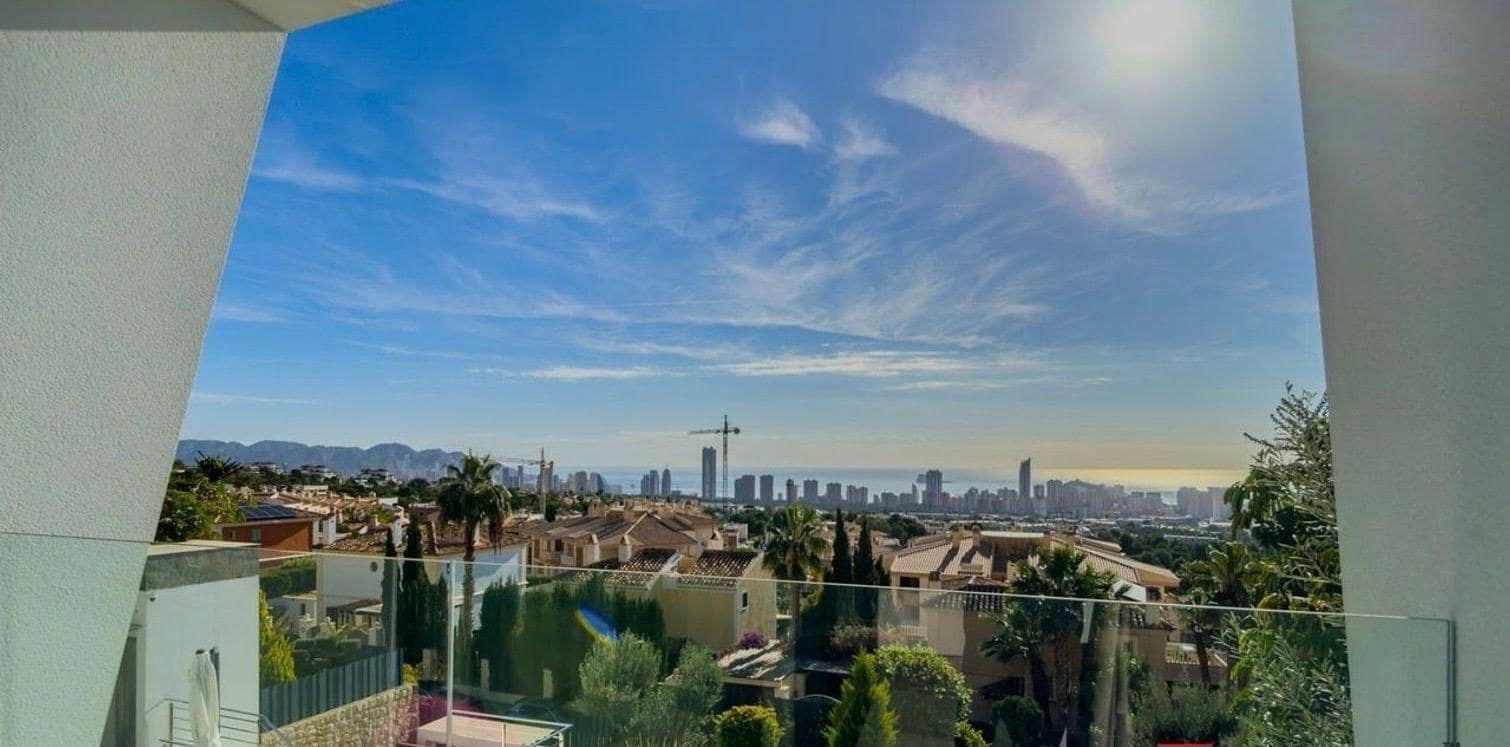 5 bedroom Villa for sale in Finestrat with pool garage - € 2,100,000 (Ref: 4968102)