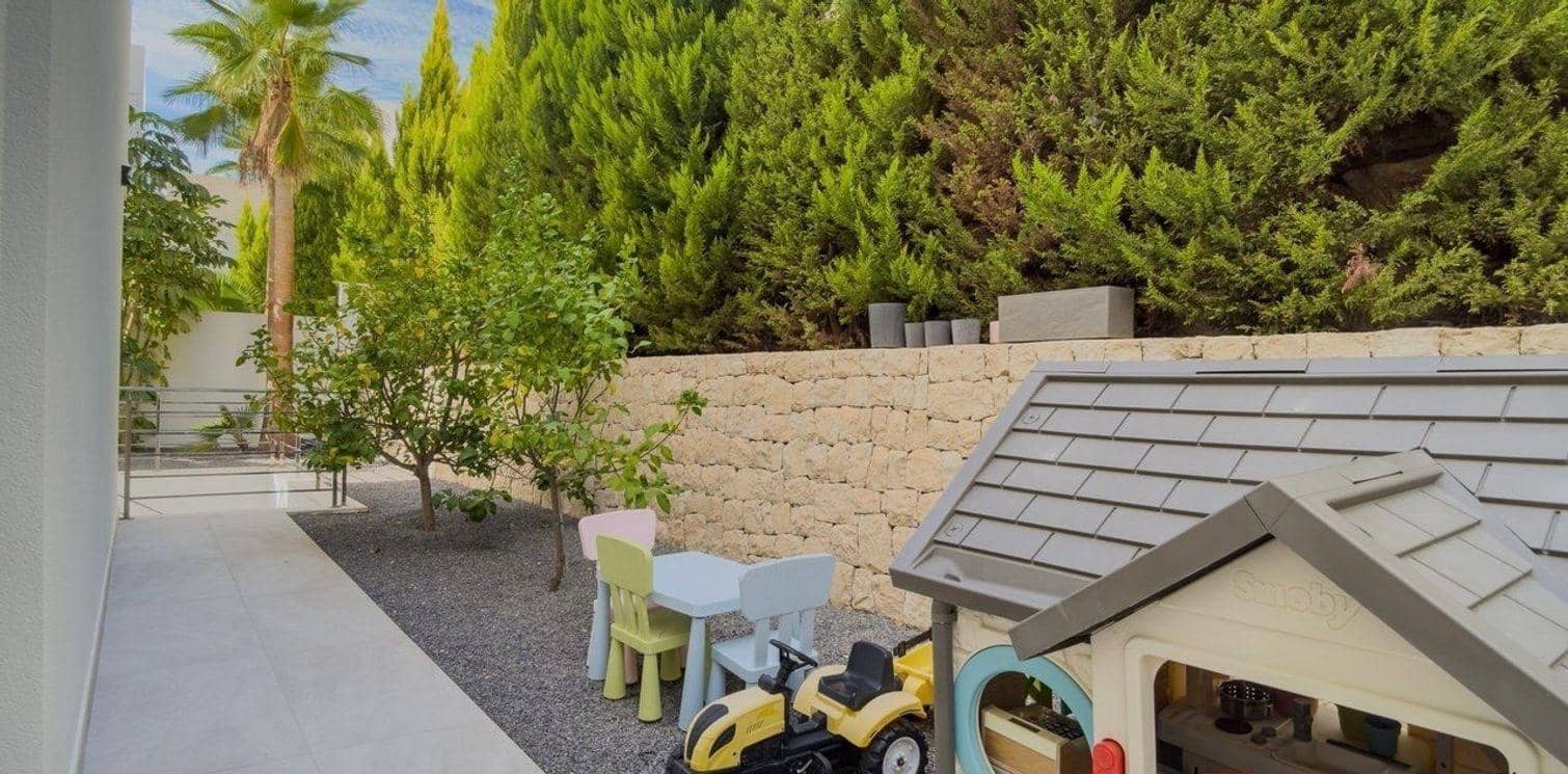 5 bedroom Villa for sale in Finestrat with pool garage - € 2,100,000 (Ref: 4968102)