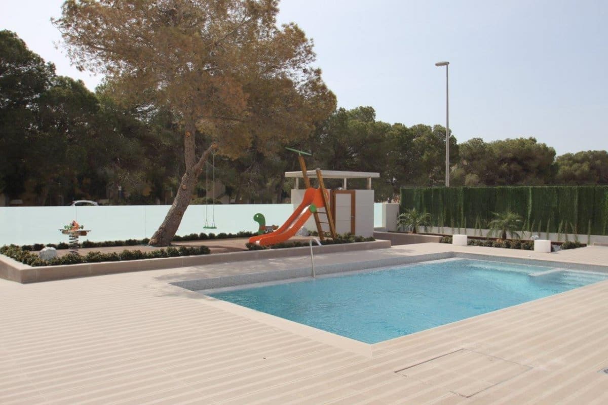 Chalet de 4 habitaciones en Campoamor en venta con piscina garaje - 669.000 € (Ref: 5213820)