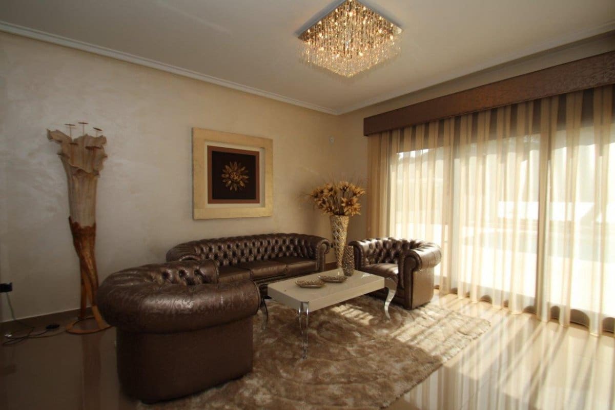 Chalet de 4 habitaciones en Campoamor en venta con piscina garaje - 669.000 € (Ref: 5213820)