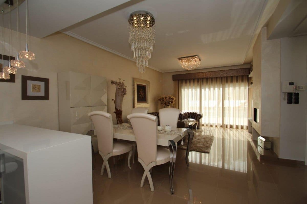 Chalet de 4 habitaciones en Campoamor en venta con piscina garaje - 669.000 € (Ref: 5213820)