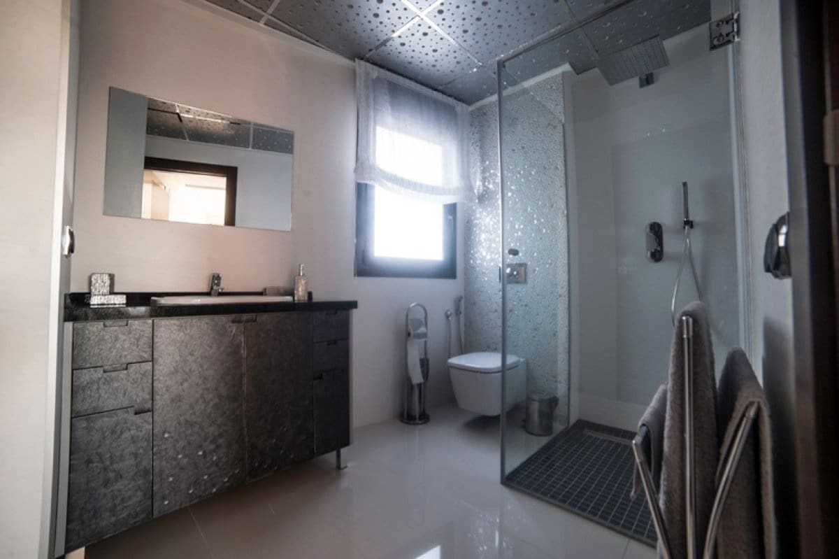 Chalet de 4 habitaciones en La Zenia en venta con piscina garaje - 749.000 € (Ref: 5213831)