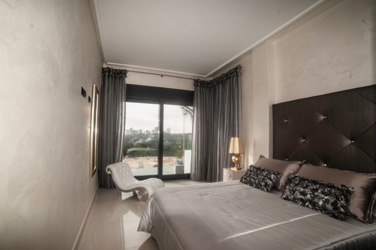 Chalet de 4 habitaciones en La Zenia en venta con piscina garaje - 749.000 € (Ref: 5213831)