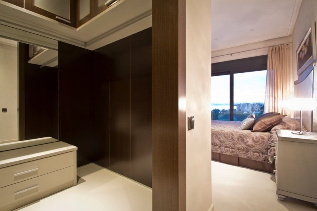 Chalet de 4 habitaciones en La Zenia en venta con piscina garaje - 749.000 € (Ref: 5213831)