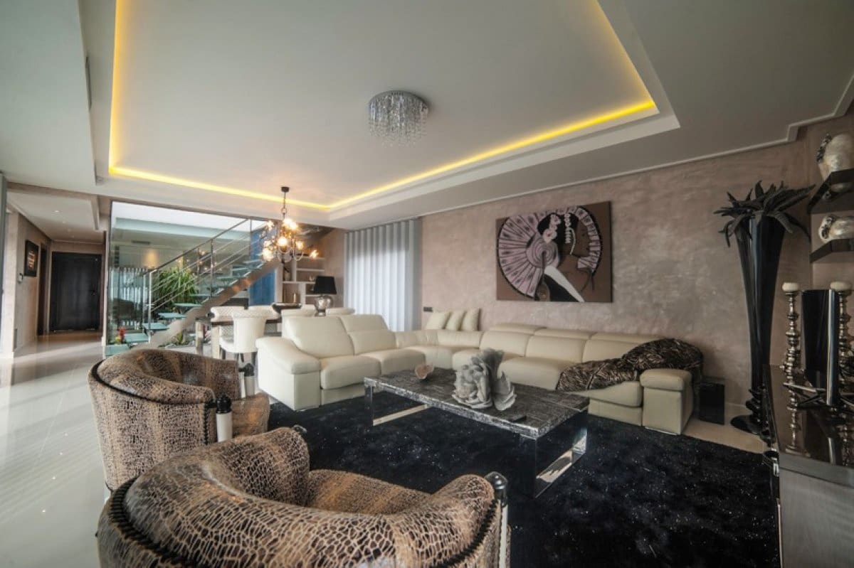 Chalet de 4 habitaciones en La Zenia en venta con piscina garaje - 749.000 € (Ref: 5213831)