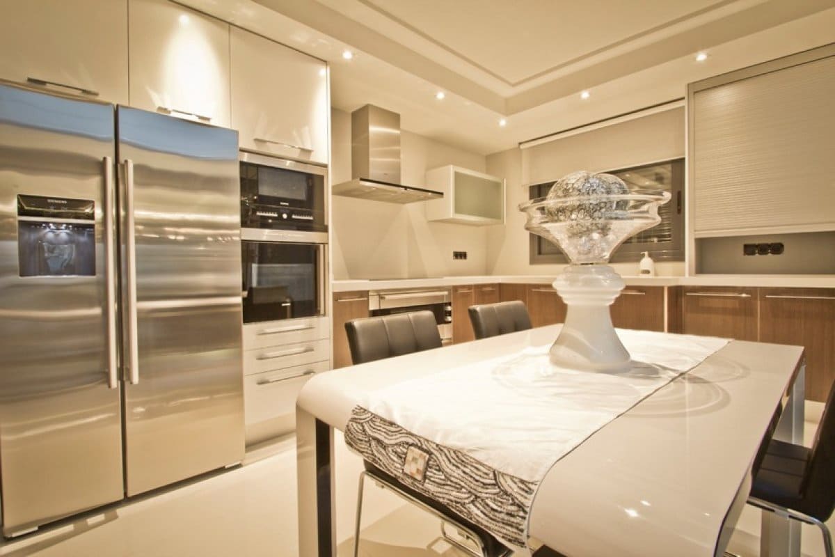 Chalet de 4 habitaciones en La Zenia en venta con piscina garaje - 749.000 € (Ref: 5213831)