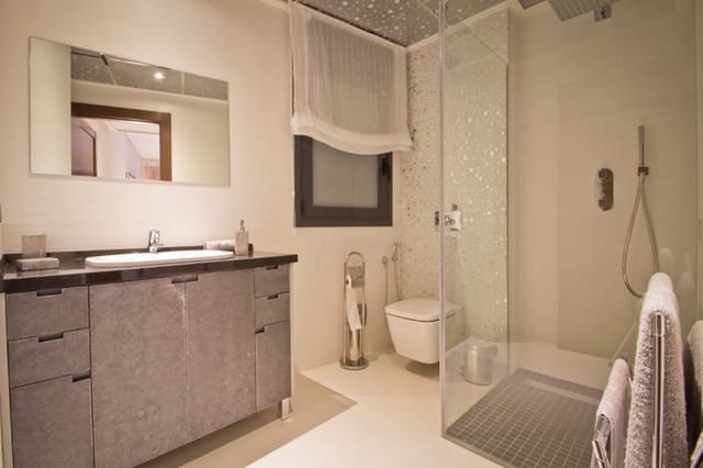 Chalet de 4 habitaciones en La Zenia, Orihuela en venta con piscina garaje - 749.000 € (Ref: 5213831)