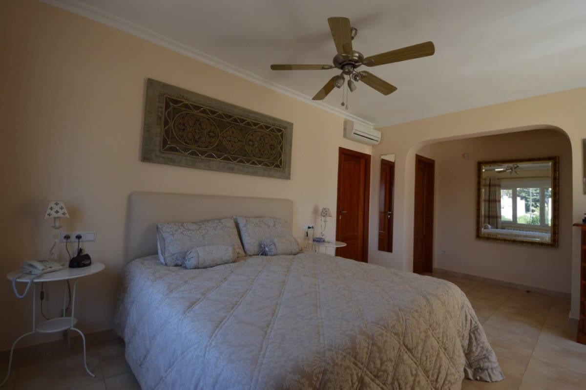 4 bedroom Villa for sale in Cabo Roig with pool garage - € 1,100,000 (Ref: 5214050)