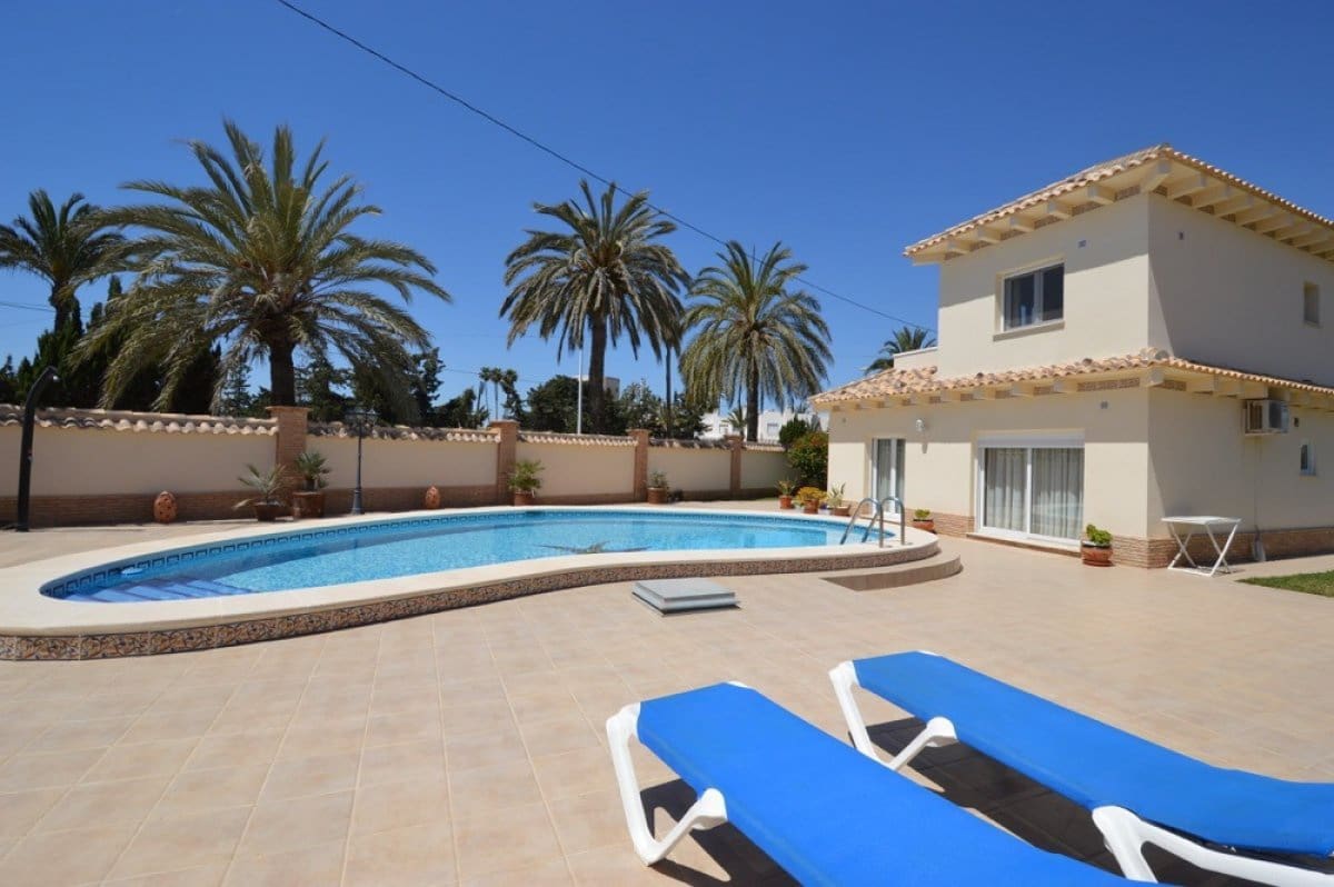 4 bedroom Villa for sale in Cabo Roig with pool garage - € 1,100,000 (Ref: 5214050)