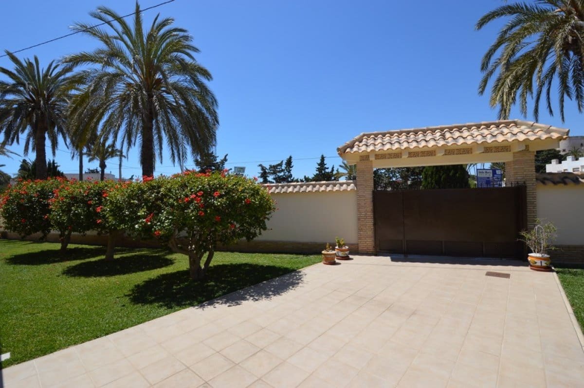 4 bedroom Villa for sale in Cabo Roig with pool garage - € 1,100,000 (Ref: 5214050)