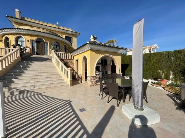 Chalet de 4 habitaciones en Ciudad Quesada, Rojales en venta con piscina garaje - 950.000 € (Ref: 6165981)