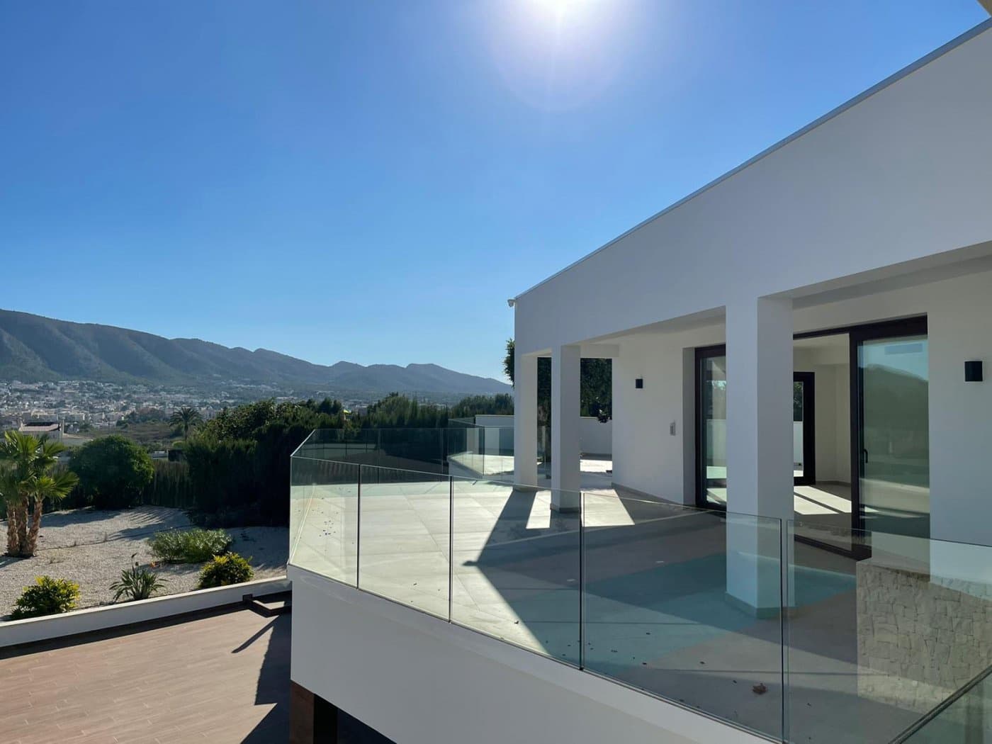 4 bedroom Villa for sale in Altea with pool garage - € 2,250,000 (Ref: 6444146)